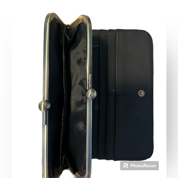 Sheng Tong Clutch Wallet Black Faux Leather Metal Flower Snap Clasp EUC - Picture 3 of 3